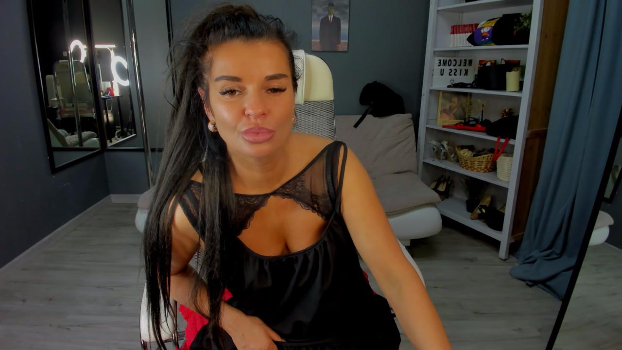 Webcam chat profile for EricaM: Latex & rubber