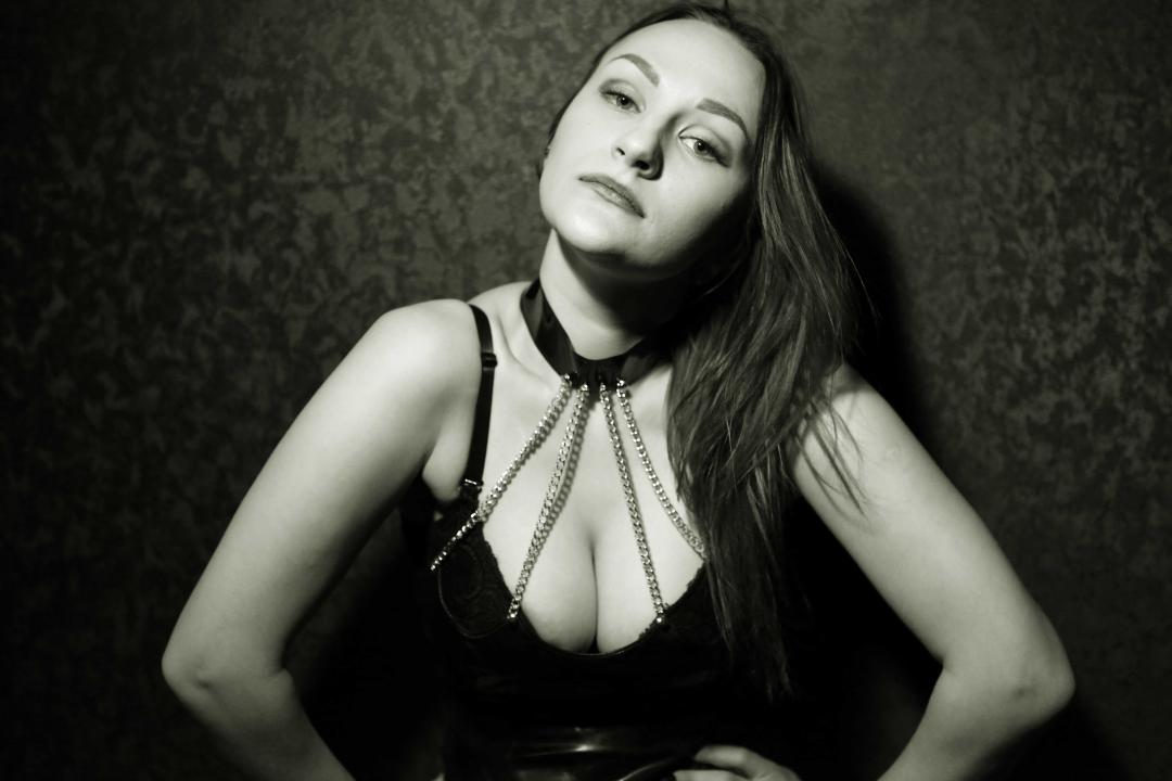 Webcam chat profile for StefanieHella: Dominatrix