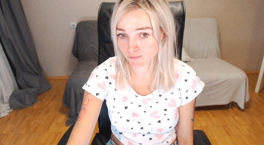 Webcam chat profile for MollyBum: Exhibition