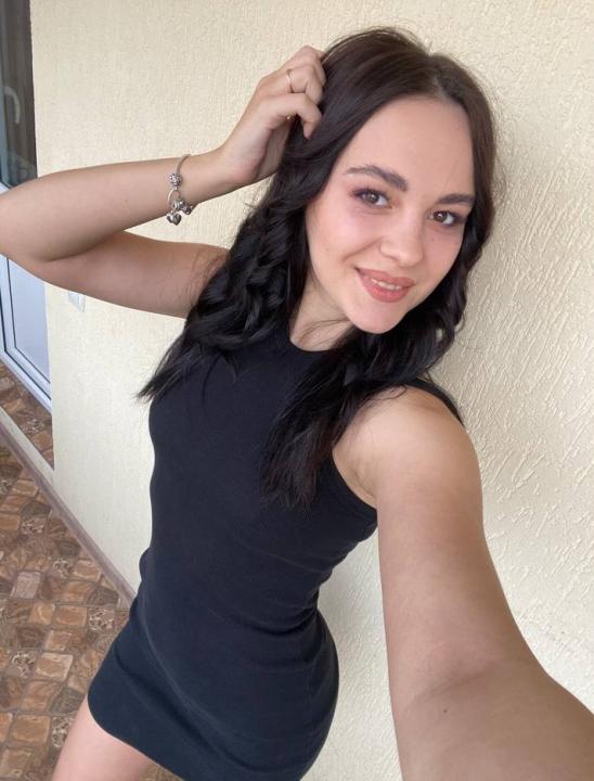 Webcam chat profile for ReddishFox: Legs, feet & shoes