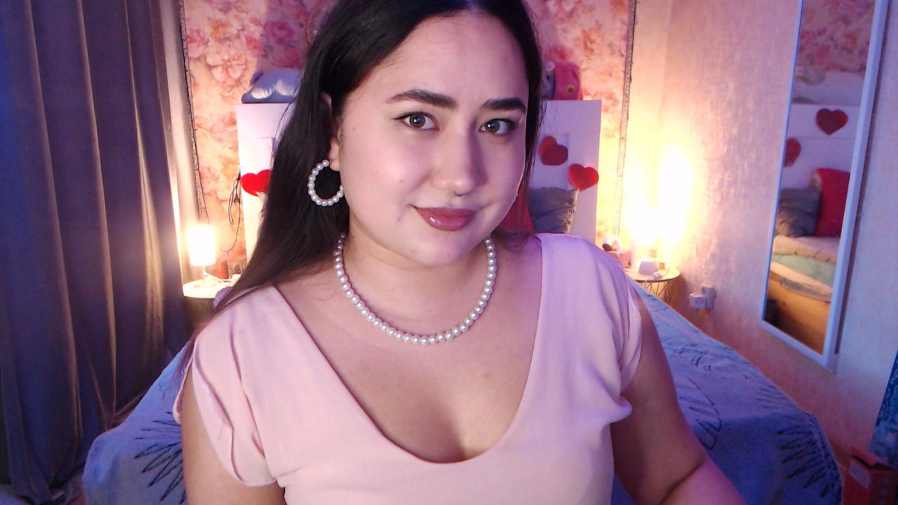 Webcam chat profile for MonicaFarel: Kissing