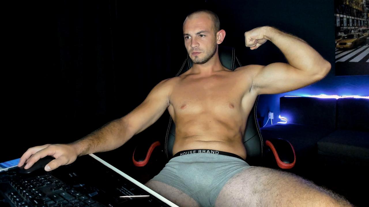 Webcam chat profile for MuscleMax: Jerking off