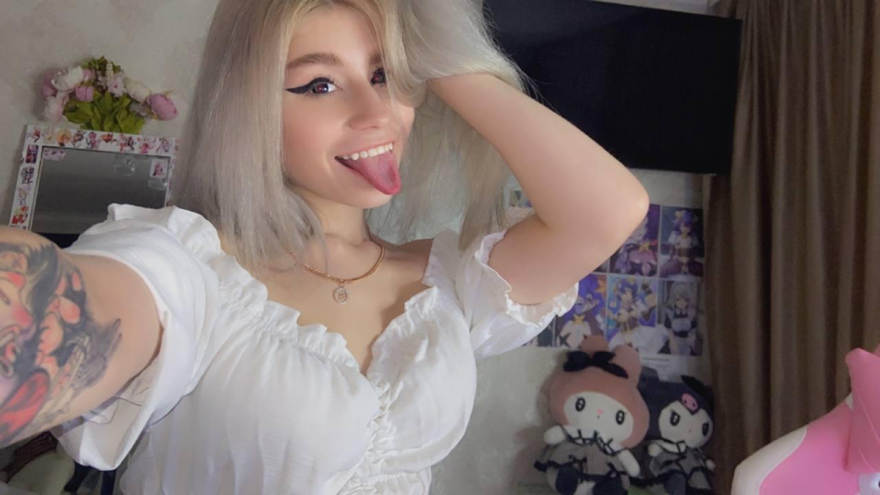 Webcam chat profile for Milkyss: Dancing