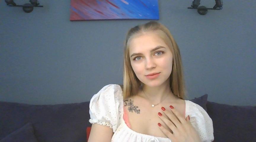 Webcam chat profile for MelaniSoul: Nipple play