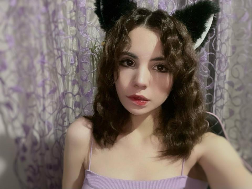 Webcam chat profile for ShineKitty: Dancing