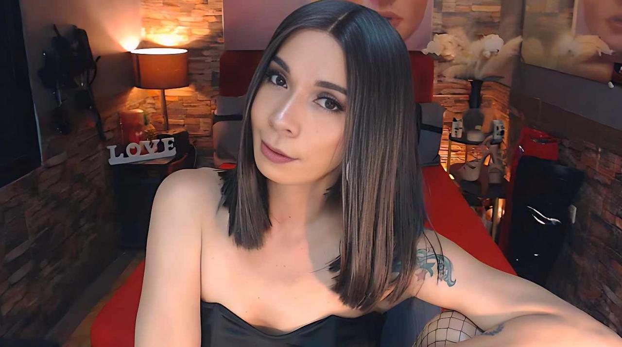 Webcam chat profile for CELINAFOX: Dominatrix