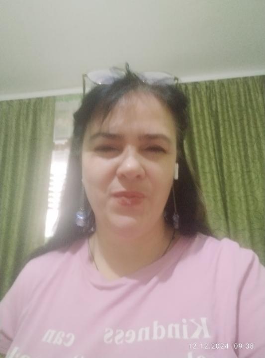 Webcam chat profile for 1CharmingLady: Music