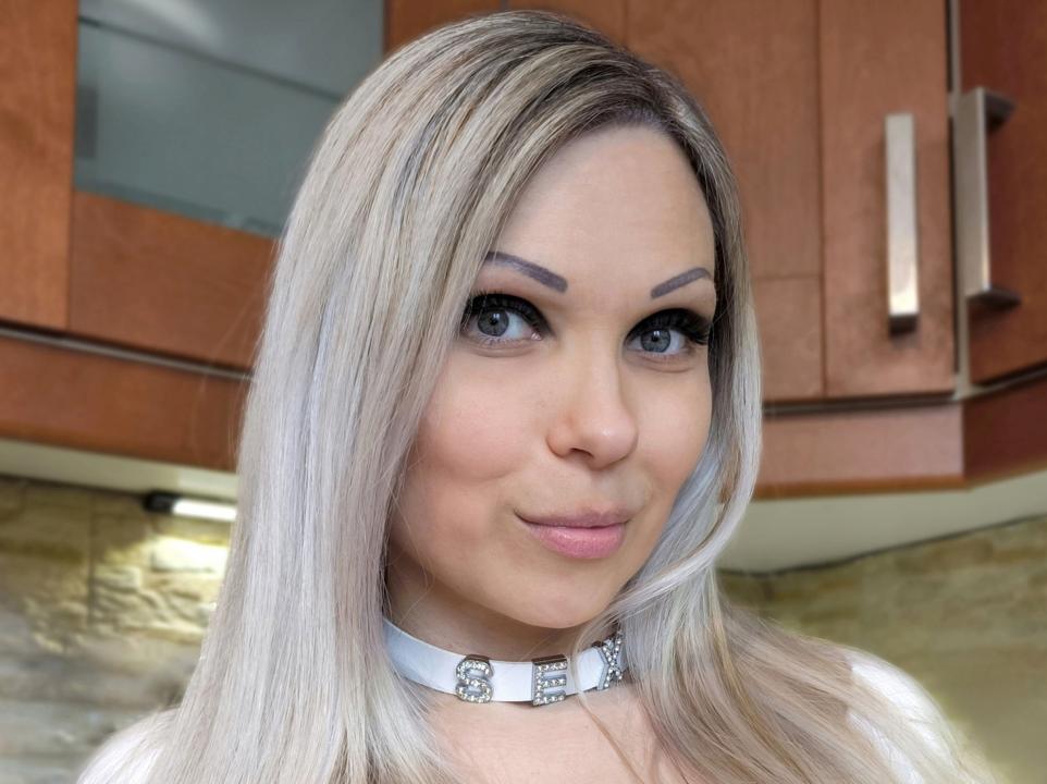 Webcam chat profile for TightBarbie: Bondage & discipline