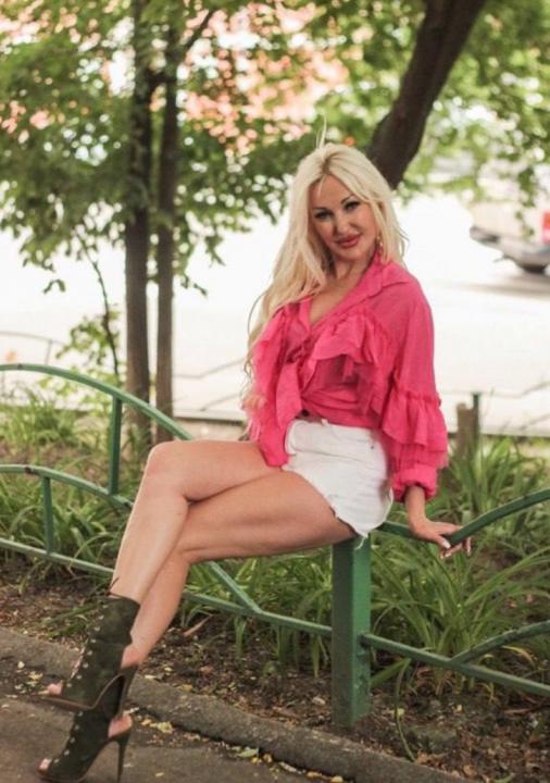 Webcam chat profile for Rosi: Ask about my Hobbies