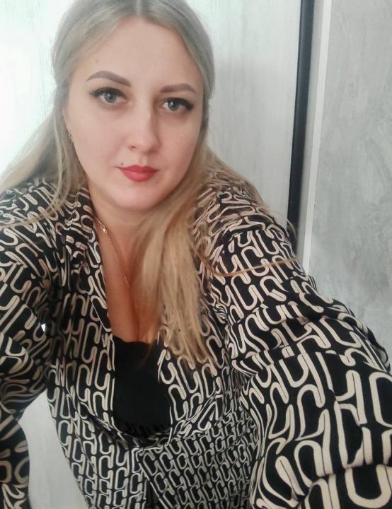 Webcam chat profile for BlondMilf