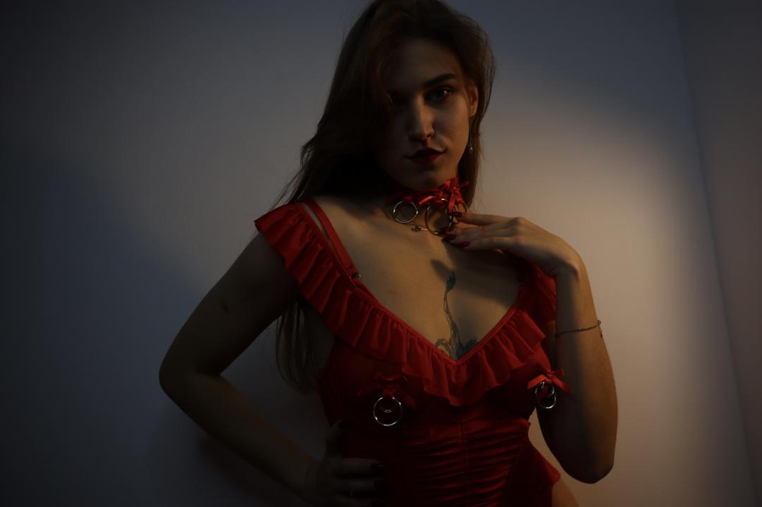 Webcam chat profile for dragonink: Leather
