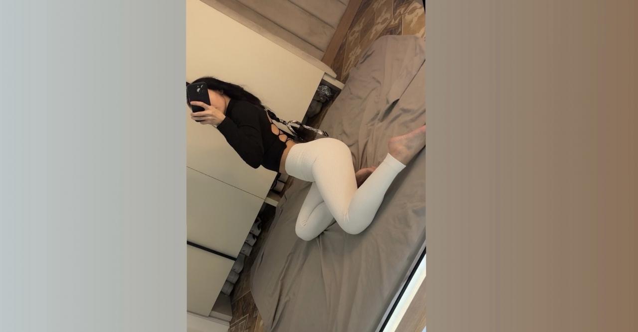 Webcam chat profile for deserFlower: Dancing