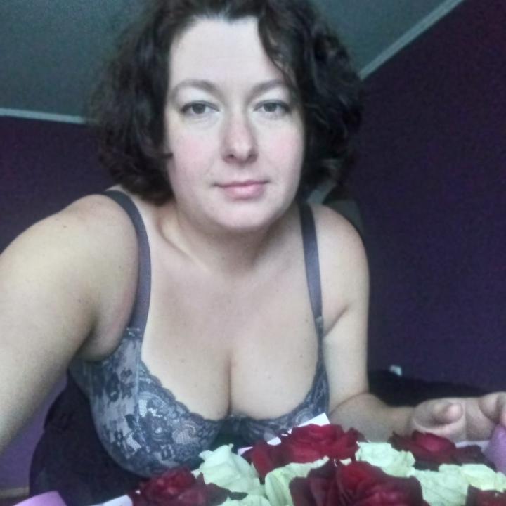 Webcam chat profile for Kkatee25: Lipstick