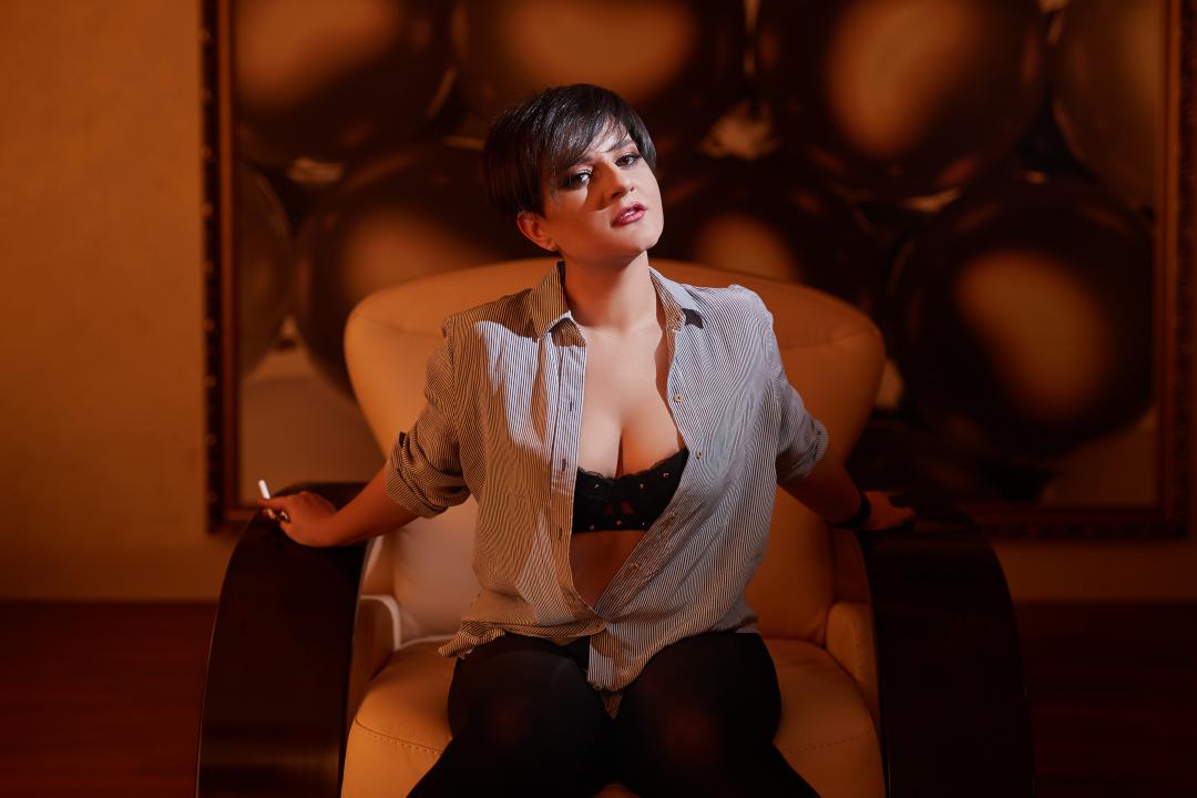 Webcam chat profile for AmaraNoir: Bondage & discipline