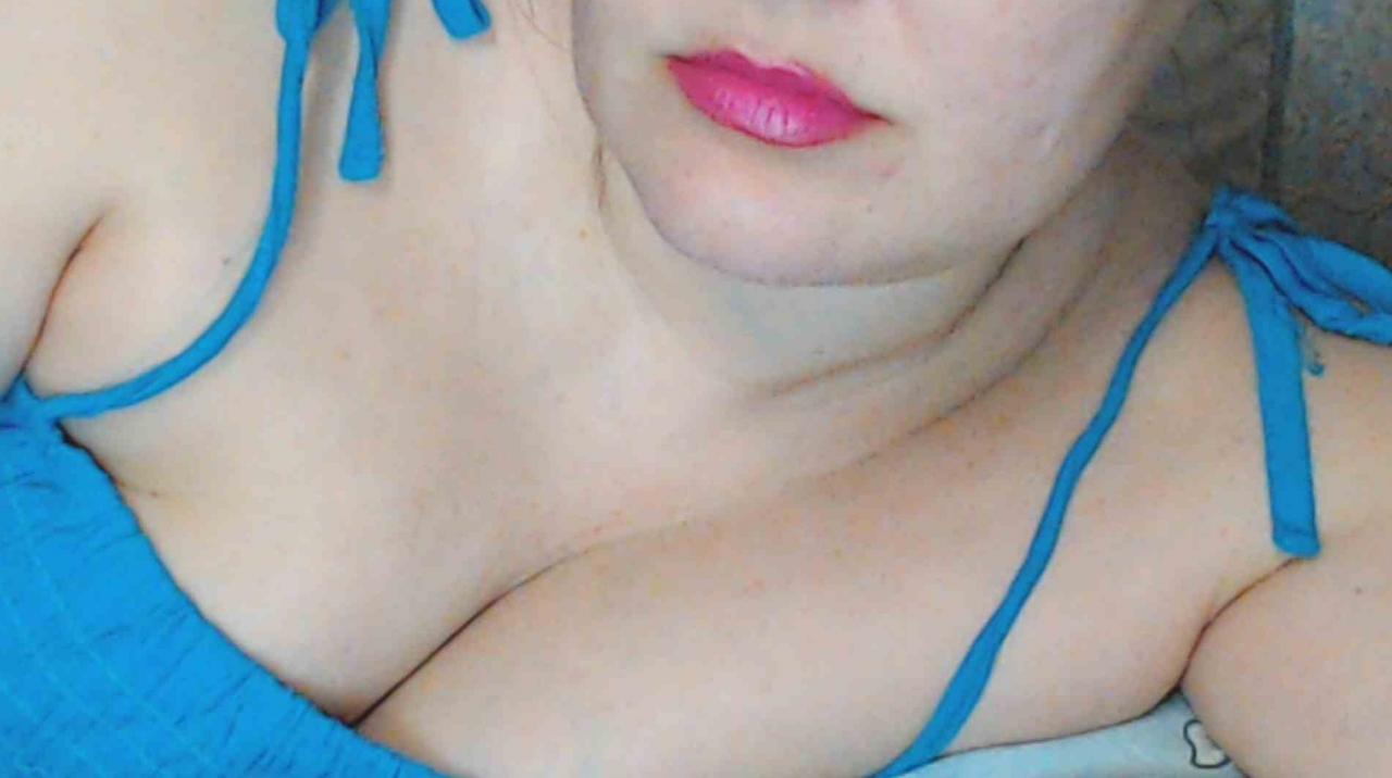 Webcam chat profile for LuckyLilu: Legs, feet & shoes