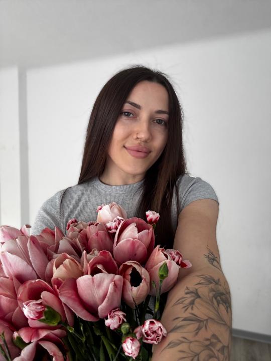 Webcam chat profile for SweetTi: Piercings & tattoos