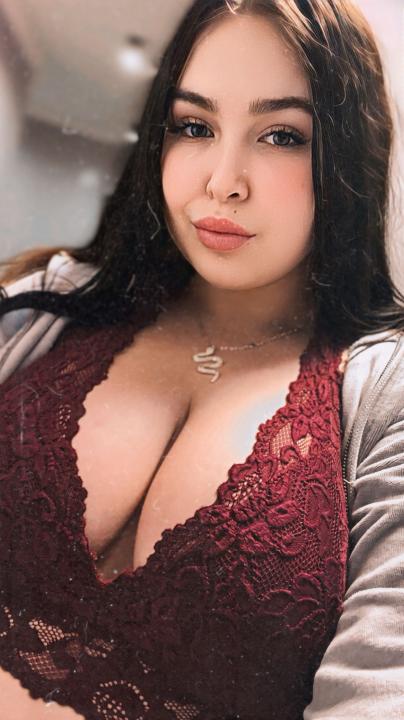 Webcam chat profile for 001AYRA: Smoking