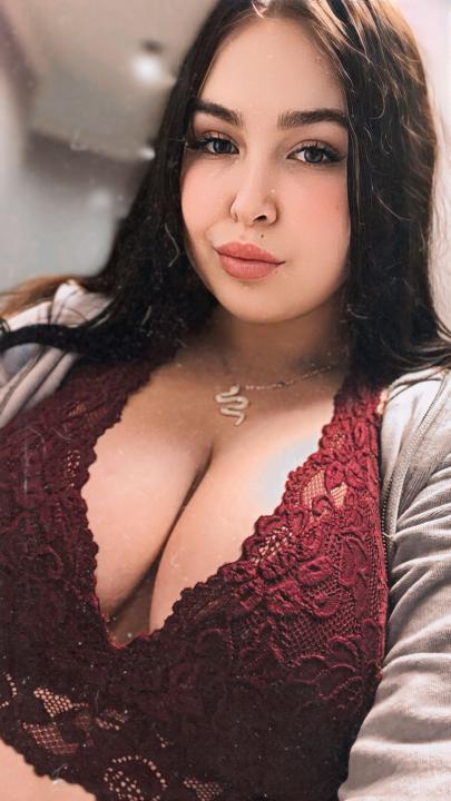 Webcam chat profile for 001AYRA: Smoking