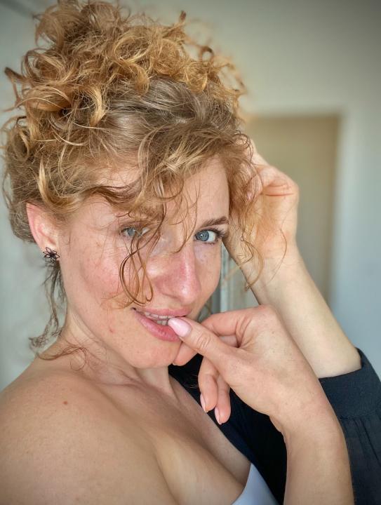 Webcam chat profile for MaryLadyyy111: Ask about my other interests