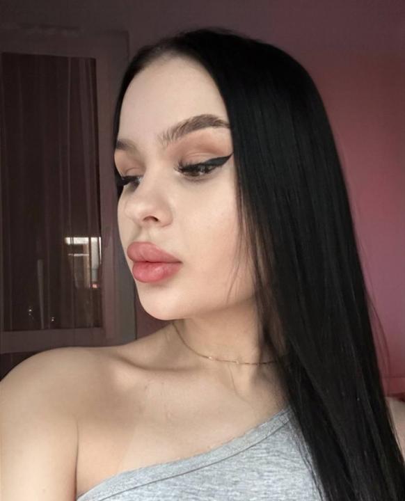 Webcam chat profile for SunnyLina