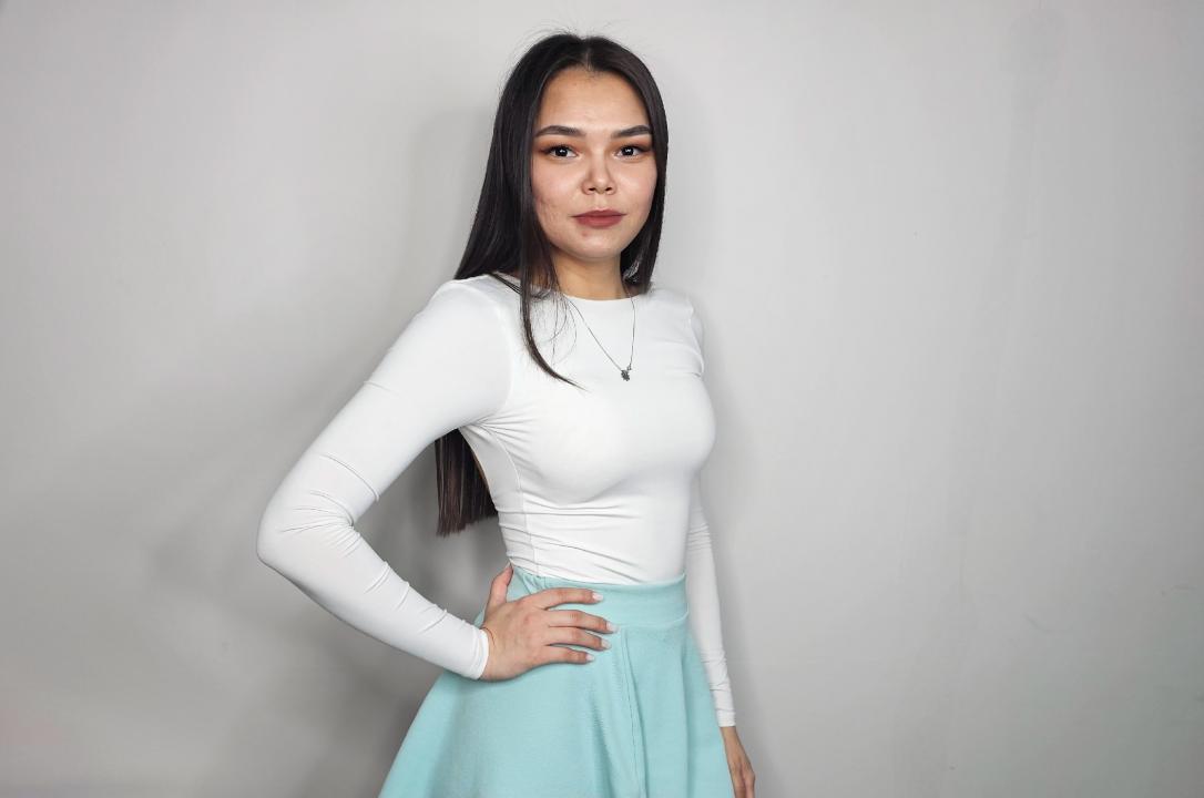 Webcam chat profile for CryLyn: Leather