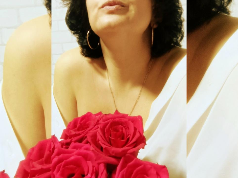 Webcam chat profile for strawberrry: Leather