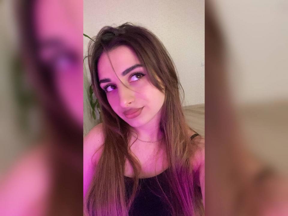 Webcam chat profile for HoneyMira