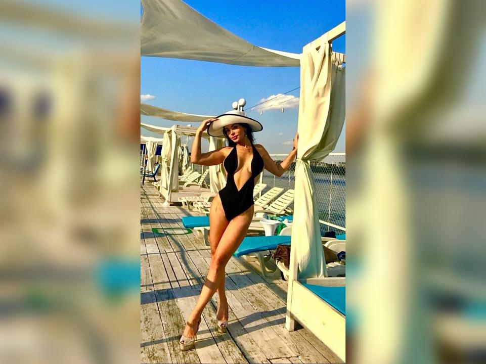 Webcam chat profile for Raq2uel: Fitness