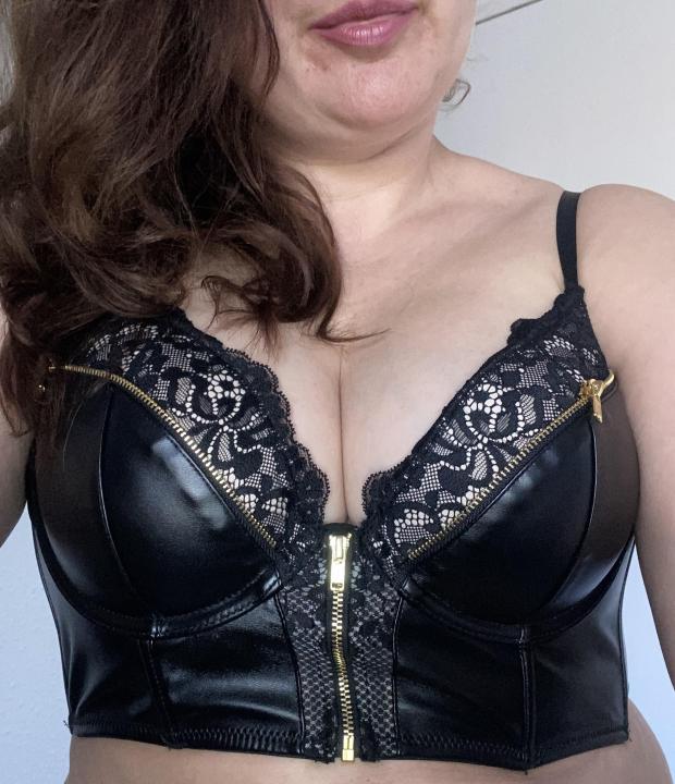 Webcam chat profile for NanCy25: Humor