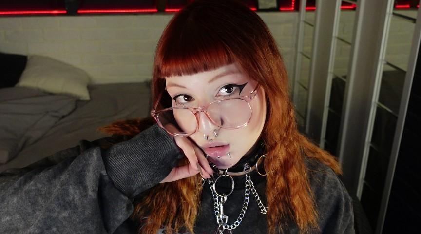 Webcam chat profile for MiaYui: Legs, feet & shoes