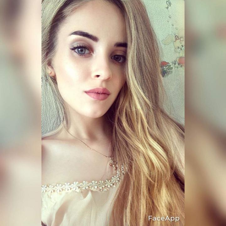 Webcam chat profile for SiennaGlow: Dancing