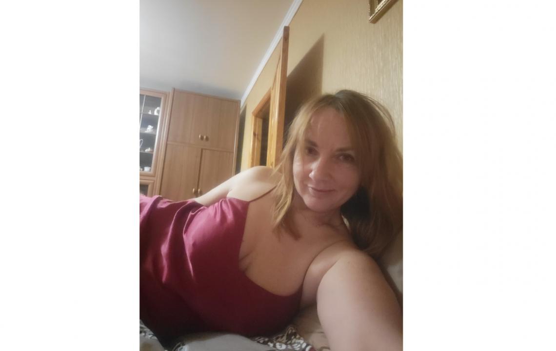 Webcam chat profile for Candy45: Travel
