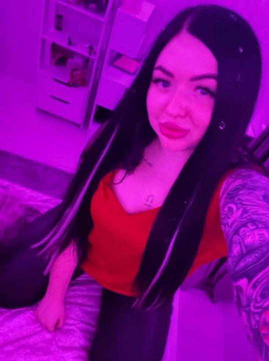 Webcam chat profile for CurvyStar: Dominatrix