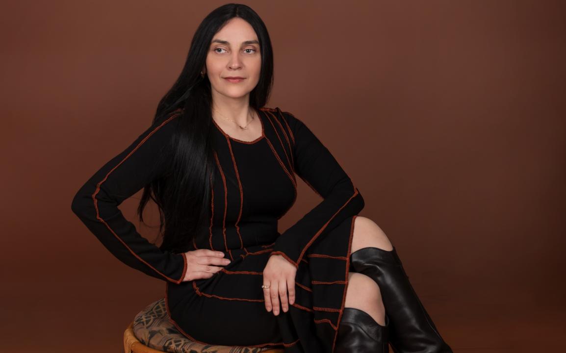 Webcam chat profile for Xrystal: Conversation