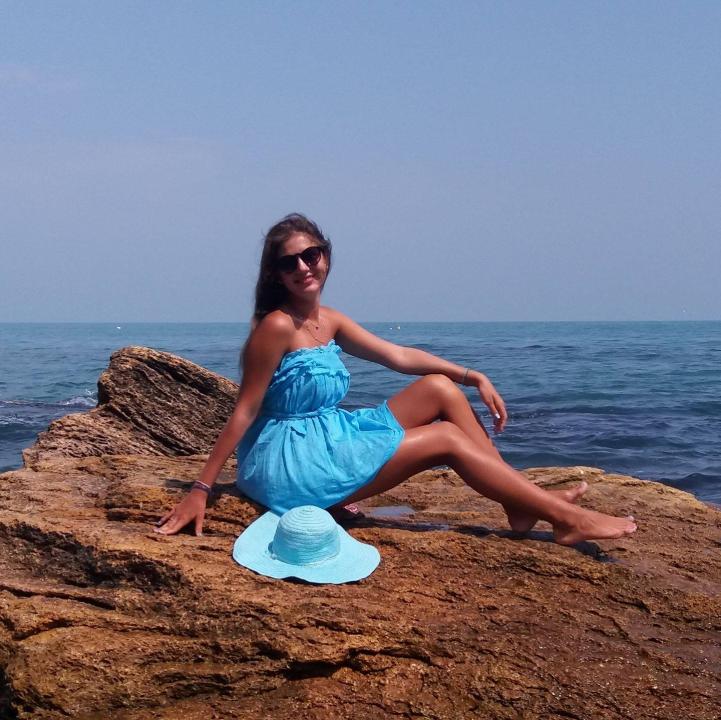 Webcam chat profile for PollyDolly: Legs, feet & shoes