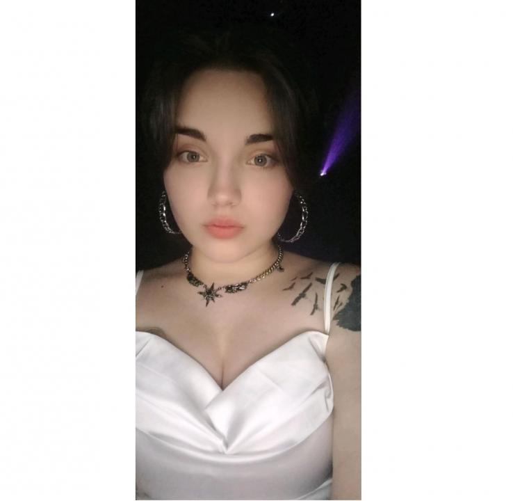 Webcam chat profile for SweetWhisper: Outfits