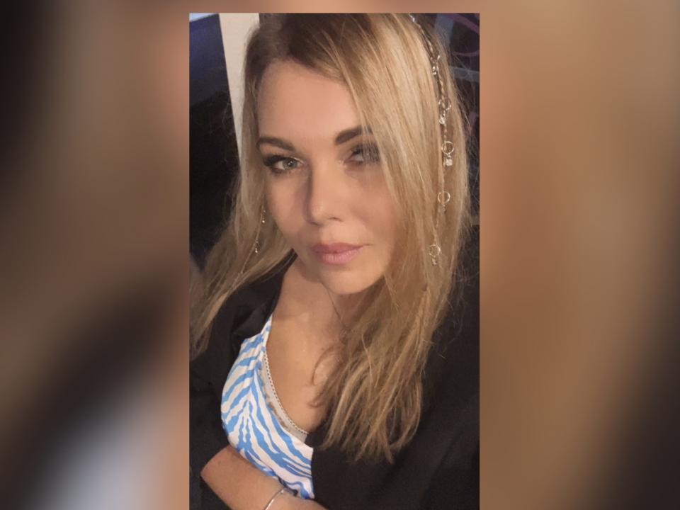Webcam chat profile for GoldenBarbie1