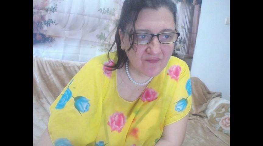Webcam chat profile for SophiaBliss: Nipple play