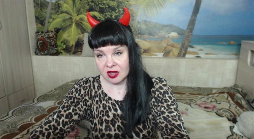 Webcam chat profile for Destinybbb: Bondage & discipline