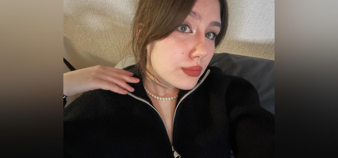 Webcam chat profile for TessaLove: Legs, feet & shoes