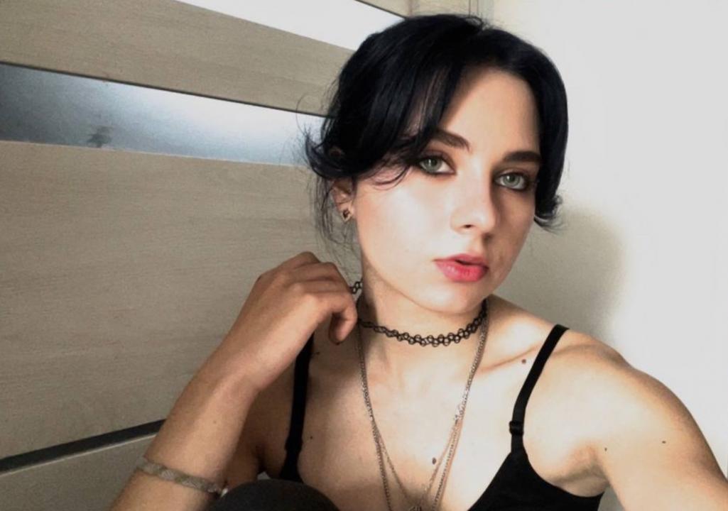 Webcam chat profile for Rietel: Piercings & tattoos