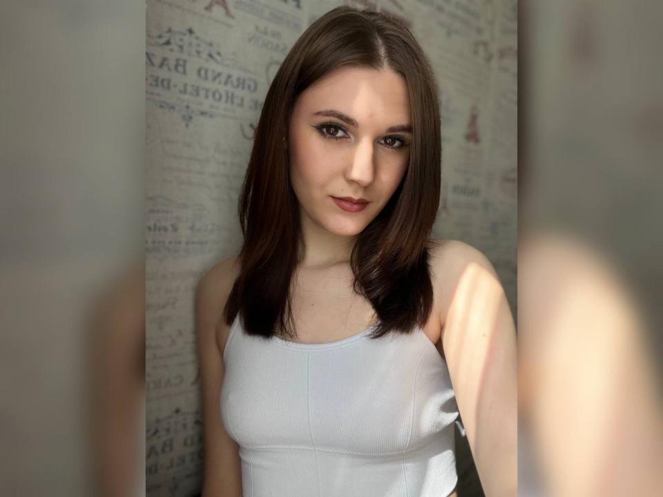 Webcam chat profile for Lintaniya: Ask about my Hobbies