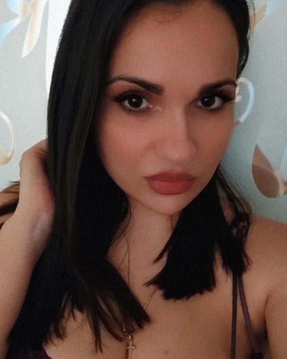 Webcam chat profile for Melisssaaa: Legs, feet & shoes
