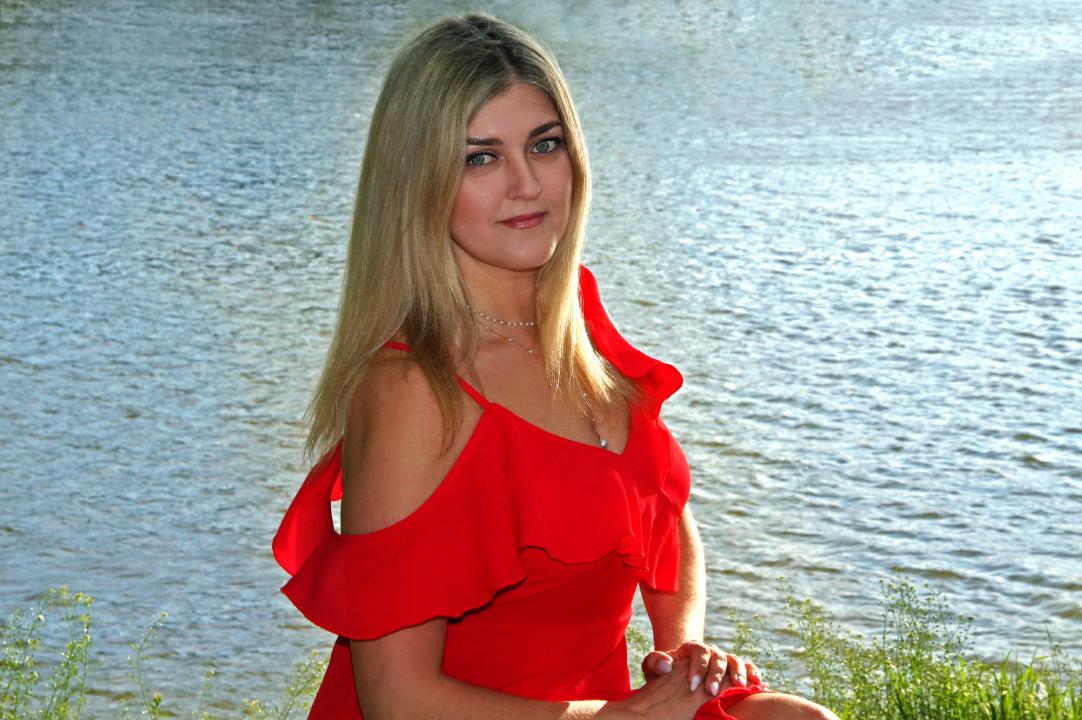Webcam chat profile for SweetHelen: Nails
