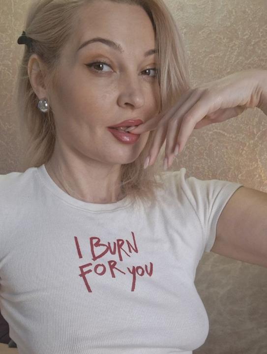 Webcam chat profile for TinaMilstar: Leather