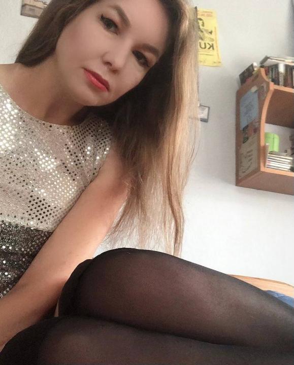 Webcam chat profile for AshleySwon7581