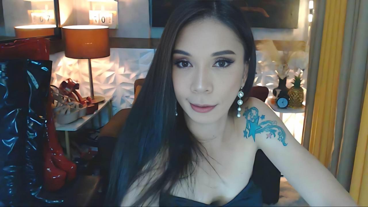 Webcam chat profile for CELINAFOX: Dominatrix