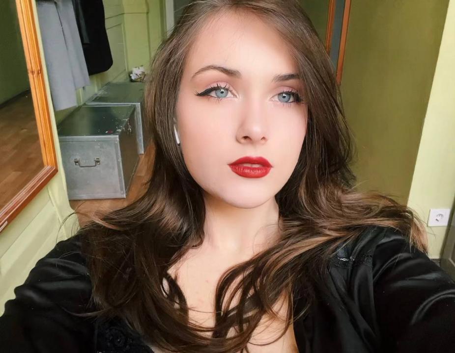 Webcam chat profile for Vonulat: Smoking