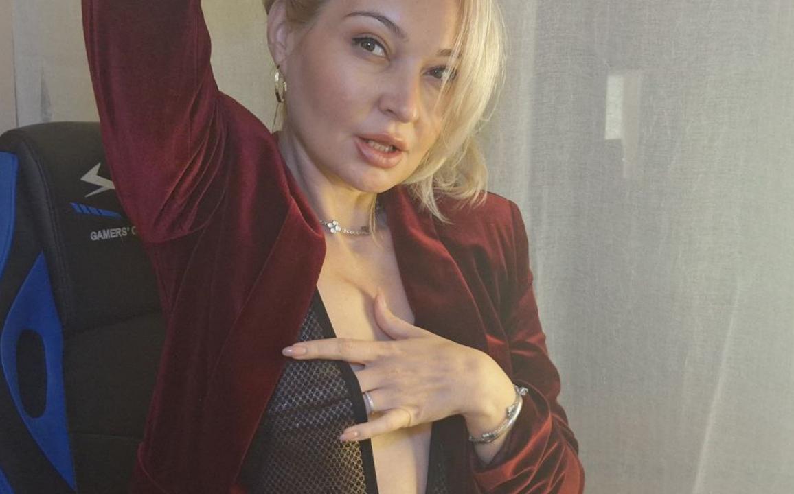 Webcam chat profile for TinaMilstar: Leather