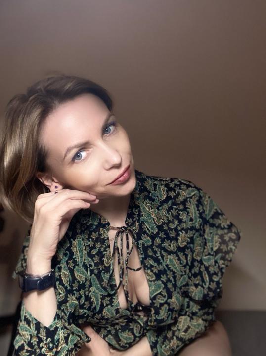 Webcam chat profile for LittleFoxyy: Outdoor Activities